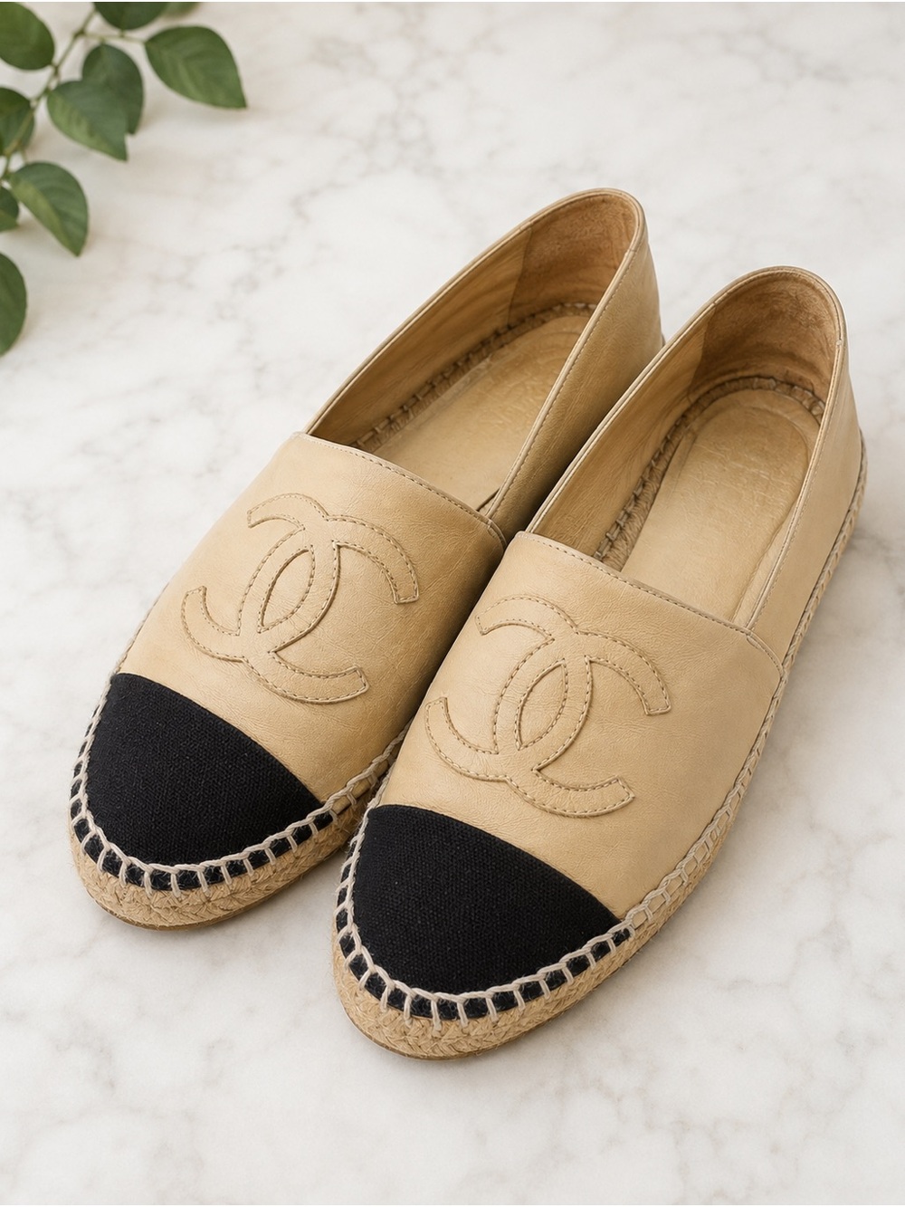 CHANEL Beige and Black Leather Espadrille Flats with CC Logo size 38